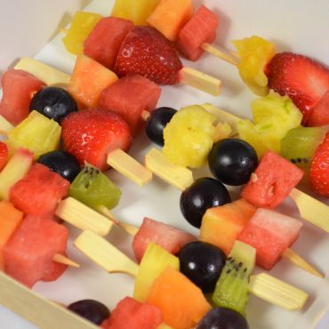 Mini brochettes de fruits frais