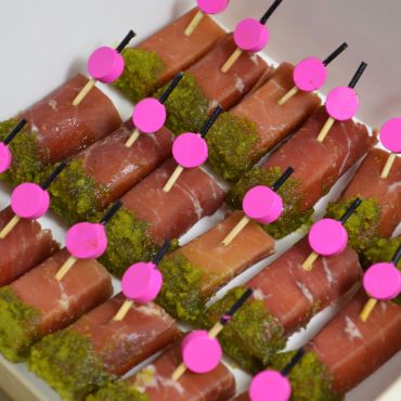 Bûchette de Comté, viande des Grisons et pesto