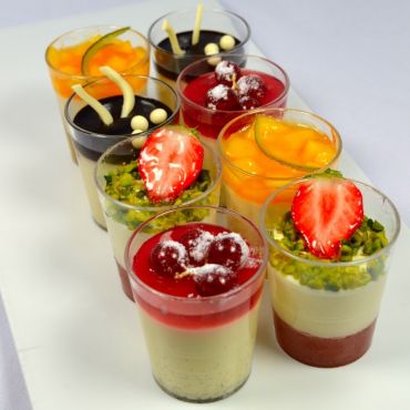 Mini verrines sucrées assorties
